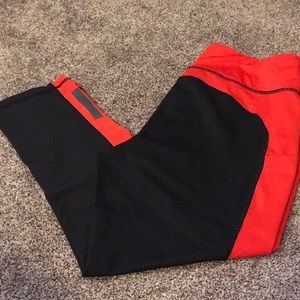 Lucy compression capri running leggings